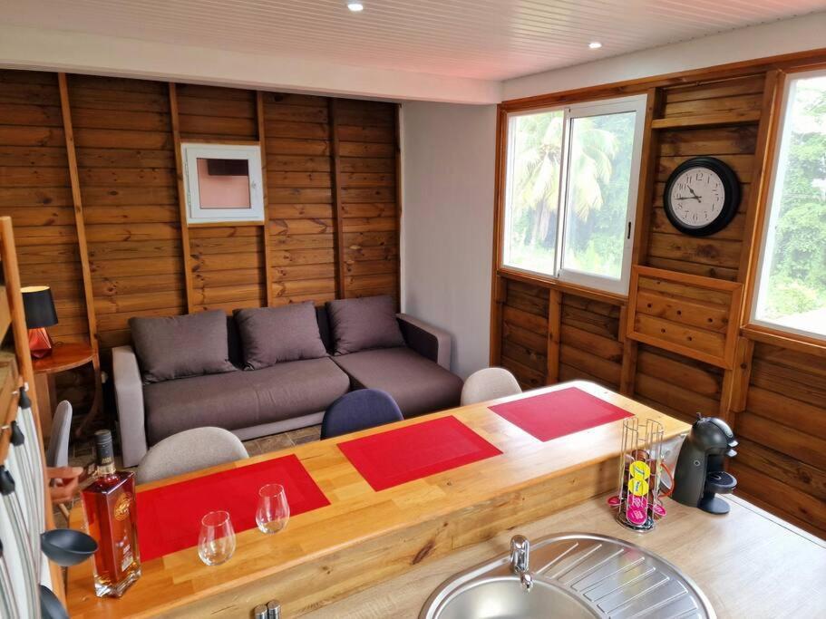 Hillview Studio Apartment Ла Трините Екстериор снимка